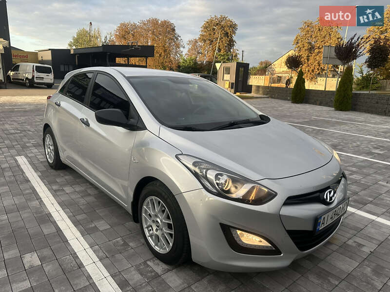 Хэтчбек Hyundai i30 2012 в 
