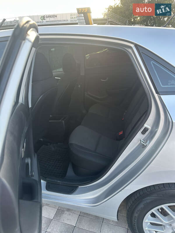 Хэтчбек Hyundai i30 2012 в Макарове