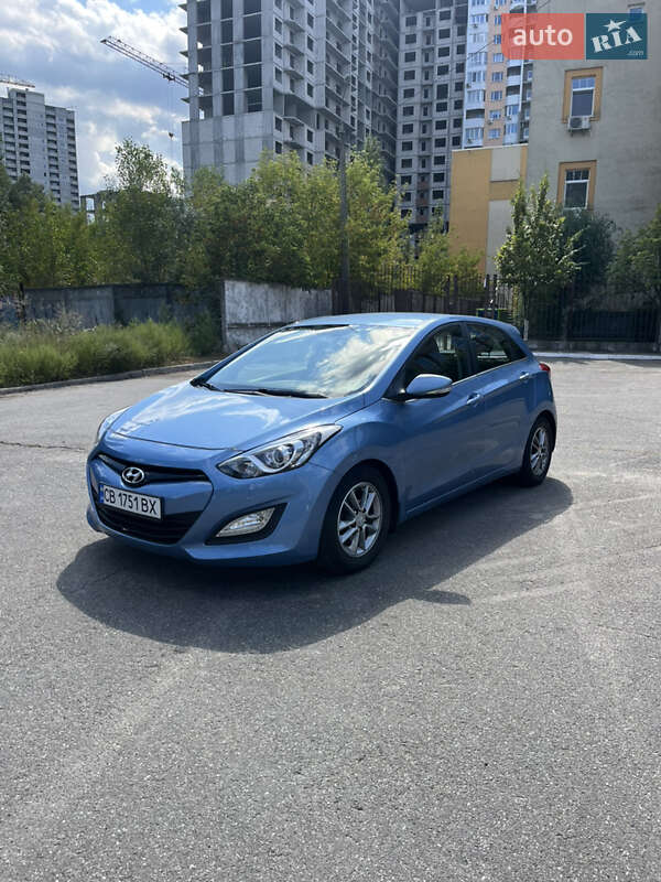 Хэтчбек Hyundai i30 2013 в 
