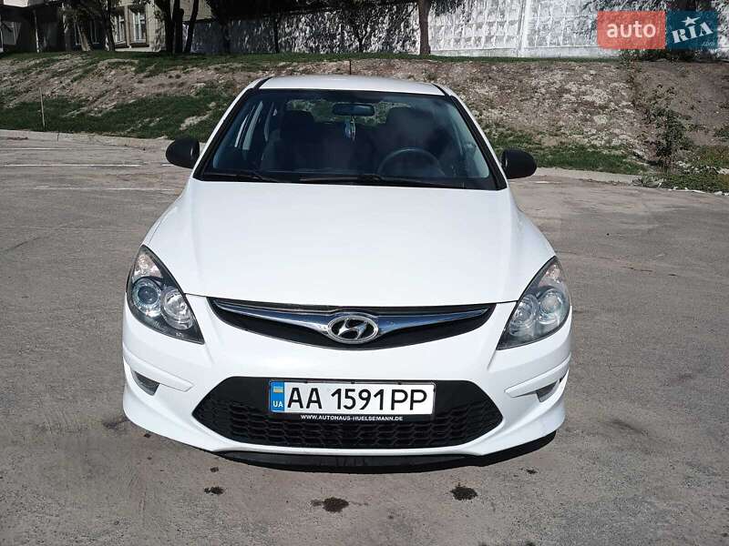 Хэтчбек Hyundai i30 2011 в Киеве