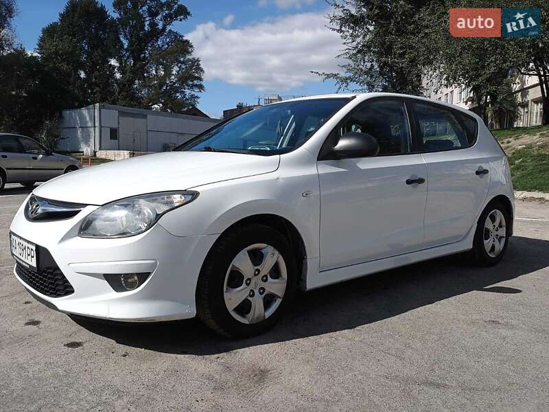 Хэтчбек Hyundai i30 2011 в Киеве