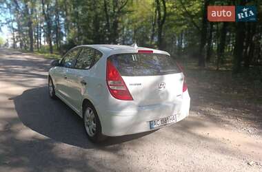 Хэтчбек Hyundai i30 2010 в 
