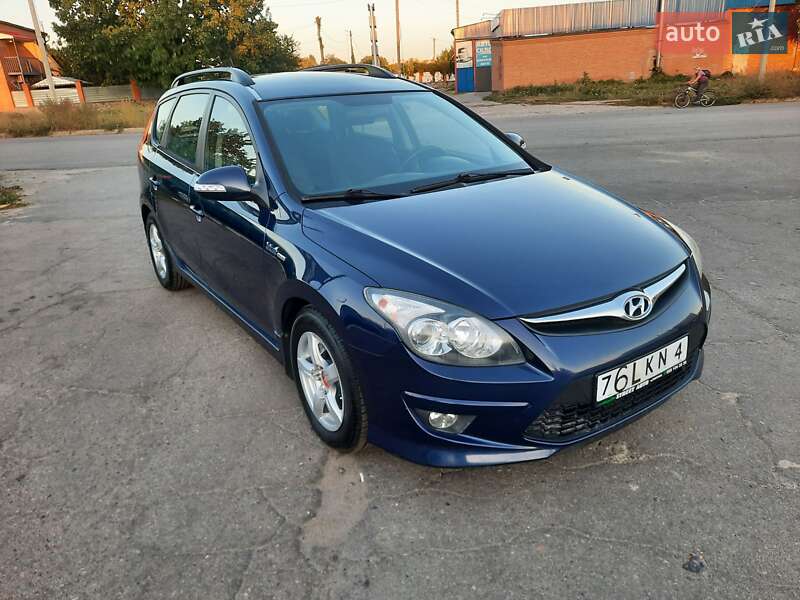 Универсал Hyundai i30 2011 в Полтаве