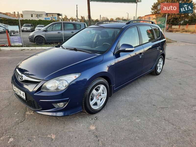 Универсал Hyundai i30 2011 в Полтаве
