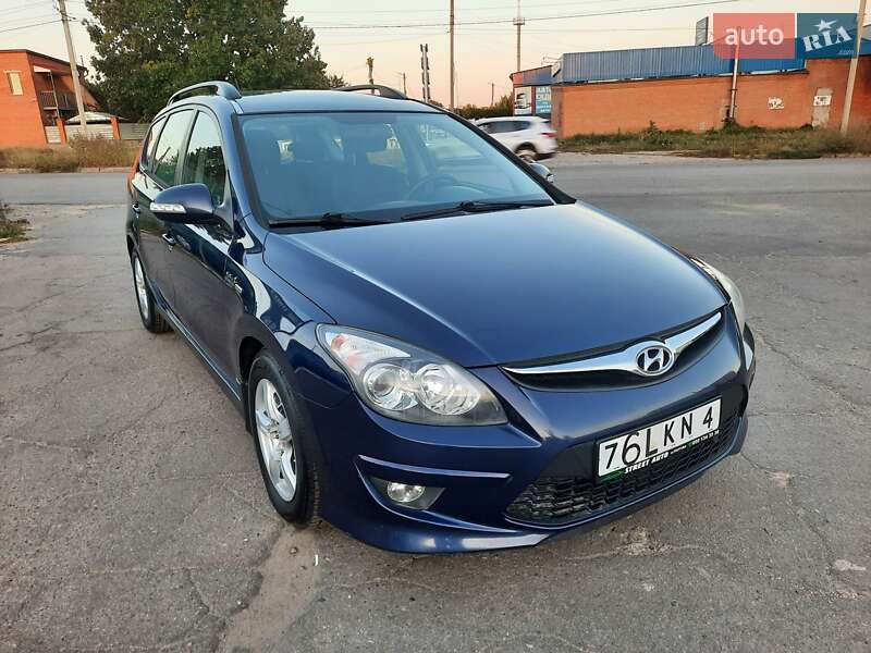 Универсал Hyundai i30 2011 в Полтаве