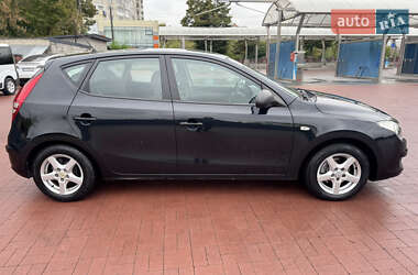 Хэтчбек Hyundai i30 2010 в 