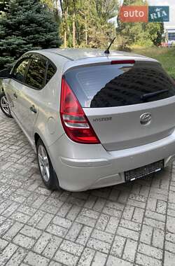 Хэтчбек Hyundai i30 2011 в 