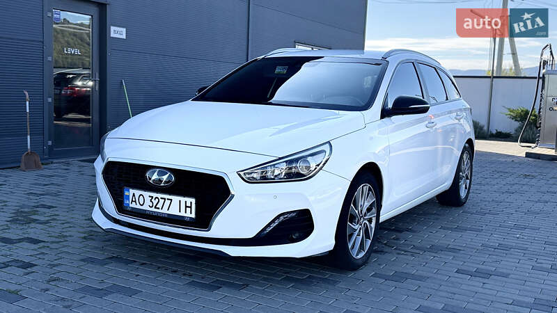 Универсал Hyundai i30 2018 в Хусте