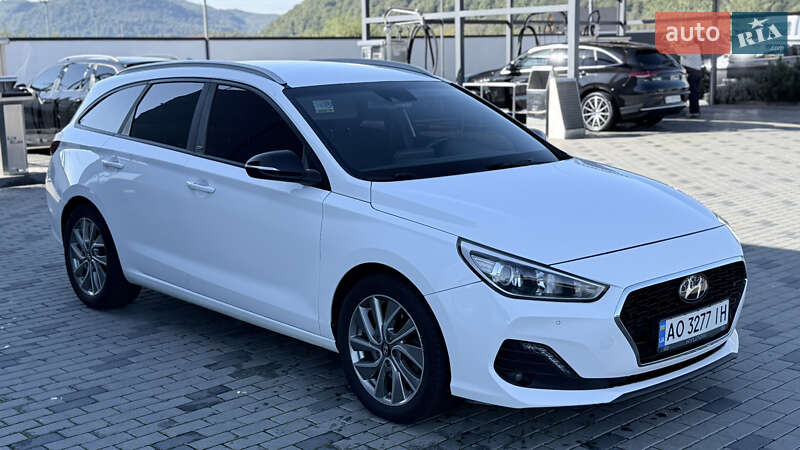Универсал Hyundai i30 2018 в Хусте