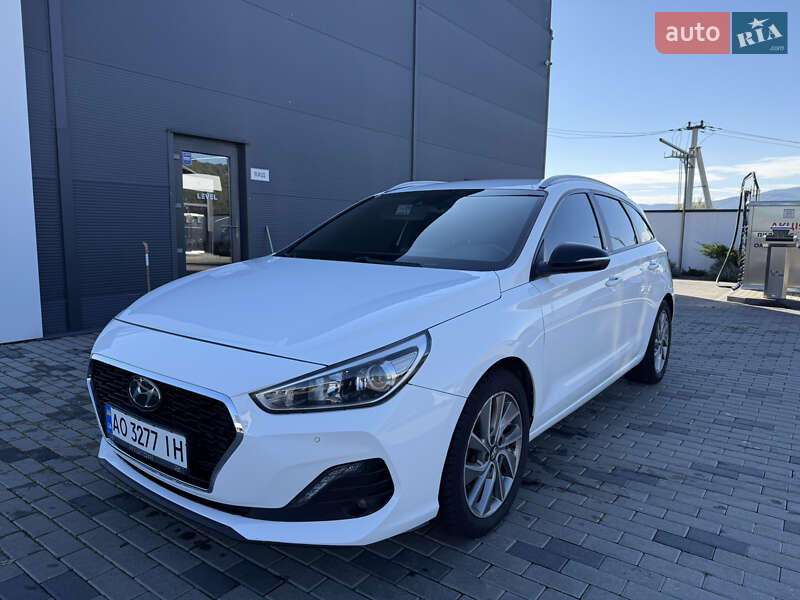 Универсал Hyundai i30 2018 в Хусте