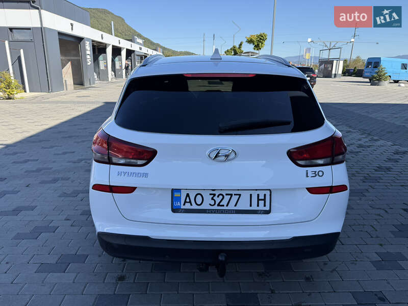 Универсал Hyundai i30 2018 в Хусте