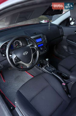 Хэтчбек Hyundai i30 2009 в 