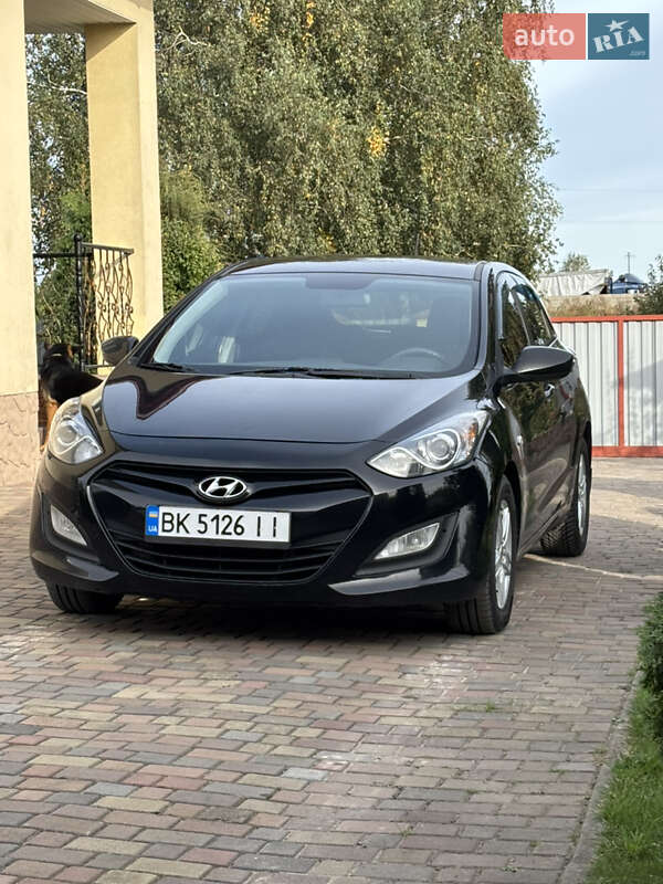 Хэтчбек Hyundai i30 2013 в Сарнах