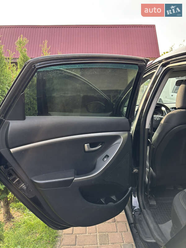 Хэтчбек Hyundai i30 2013 в Сарнах