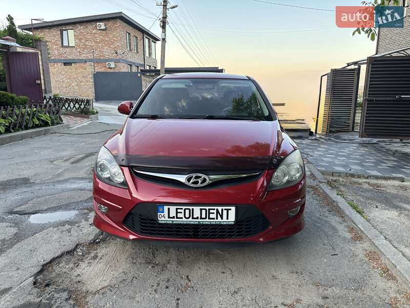 Хэтчбек Hyundai i30 2011 в 