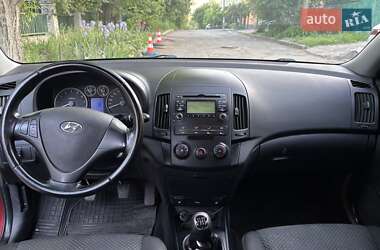Хэтчбек Hyundai i30 2011 в 