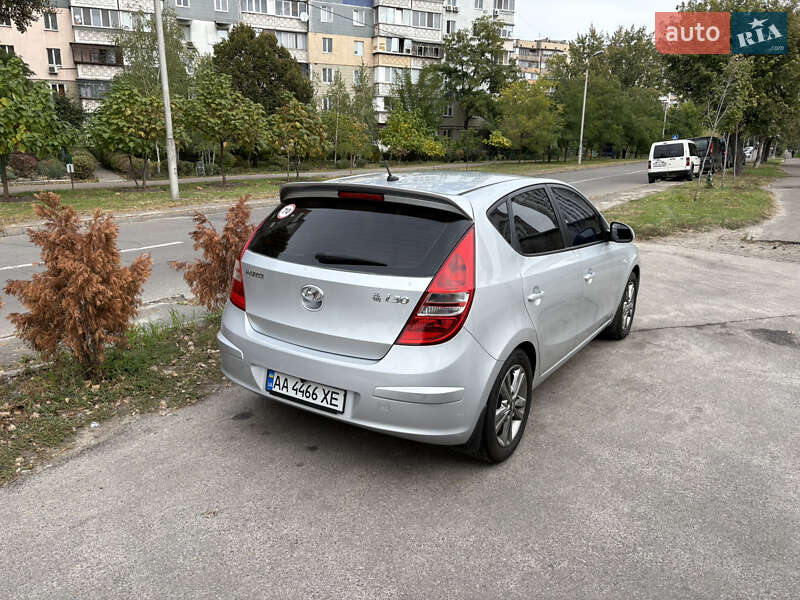 Хэтчбек Hyundai i30 2008 в Киеве