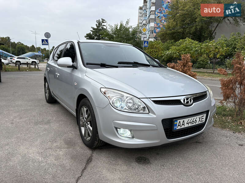 Хэтчбек Hyundai i30 2008 в Киеве
