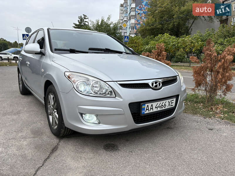 Хэтчбек Hyundai i30 2008 в Киеве