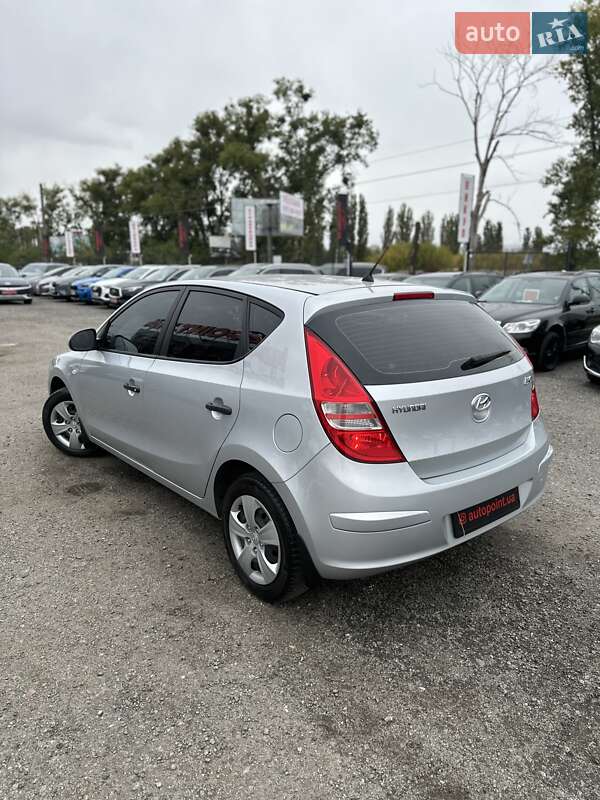 Хэтчбек Hyundai i30 2009 в Белогородке