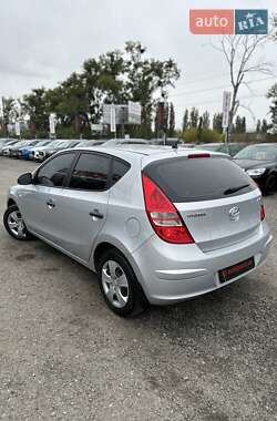 Хэтчбек Hyundai i30 2009 в 