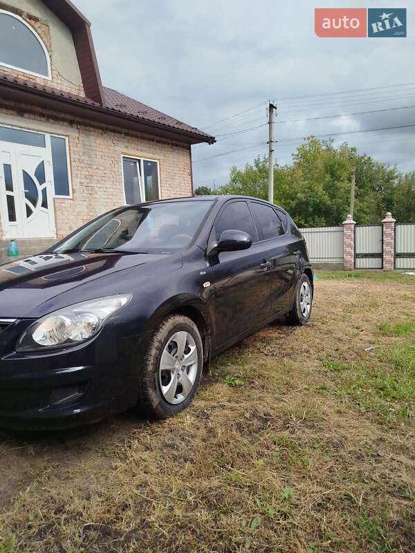 Хэтчбек Hyundai i30 2009 в Кицмани