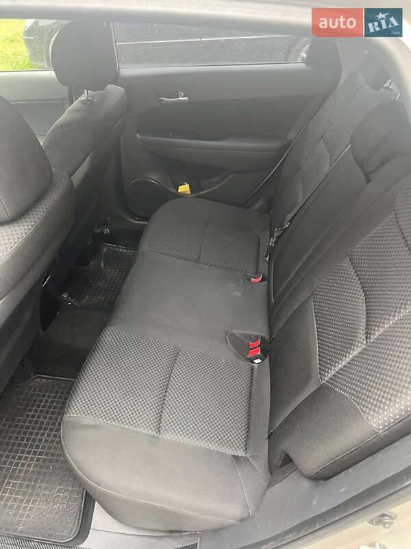 Универсал Hyundai i30 2011 в Львове