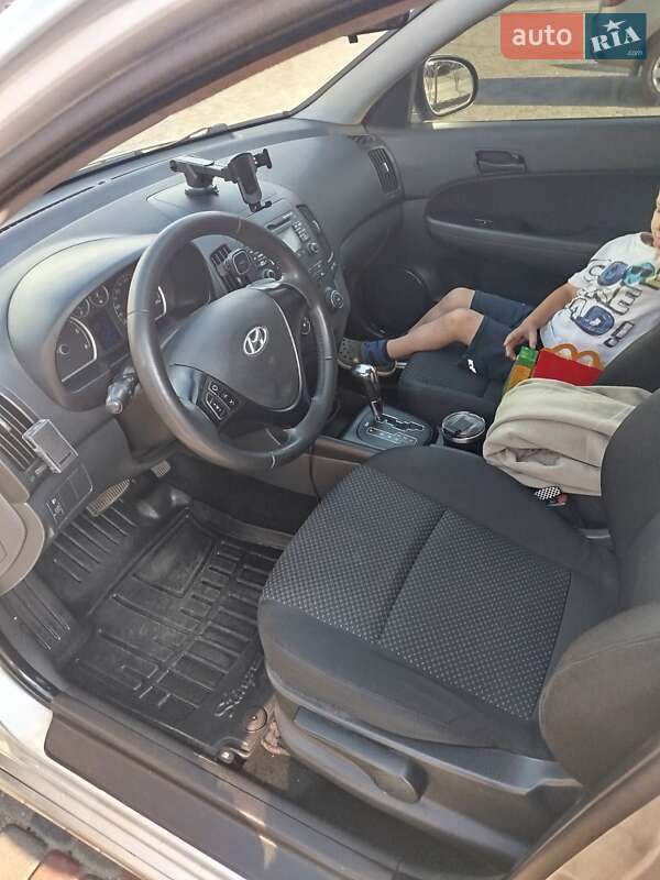 Универсал Hyundai i30 2012 в Днепре