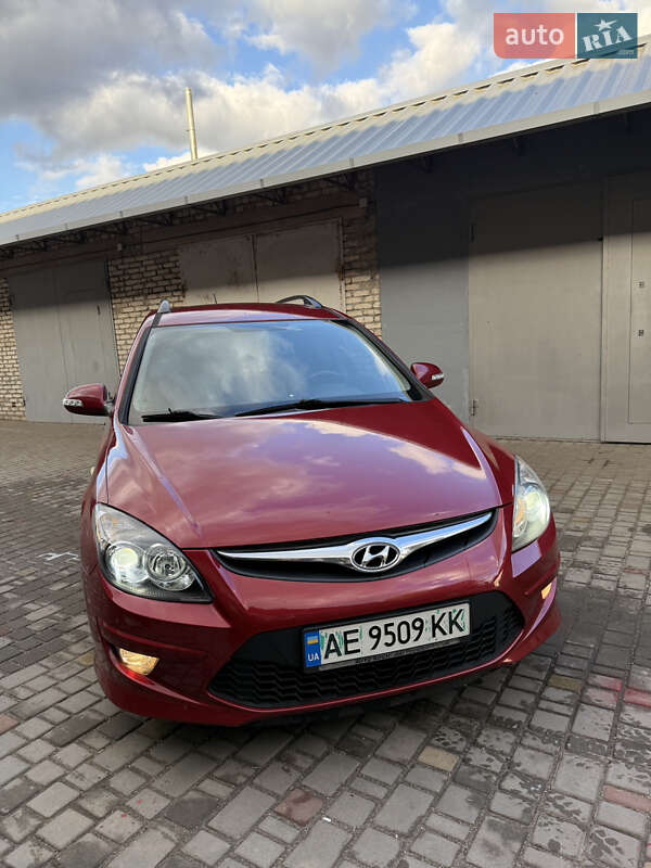 Универсал Hyundai i30 2011 в Кривом Роге