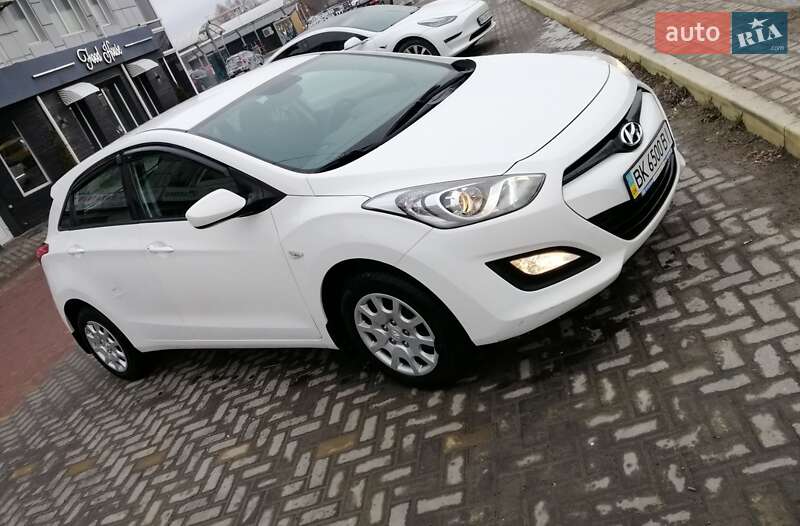Хэтчбек Hyundai i30 2013 в Ровно