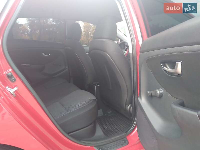 Універсал Hyundai i30 2013 в Дніпрі