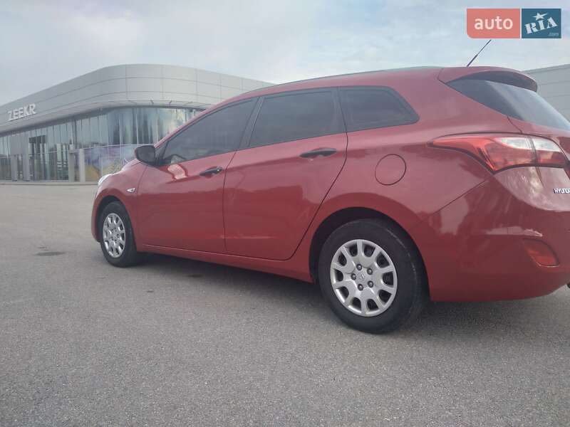 Універсал Hyundai i30 2013 в Дніпрі
