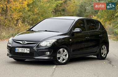 Хэтчбек Hyundai i30 2011 в 