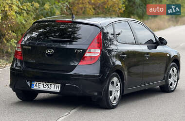 Хэтчбек Hyundai i30 2011 в 