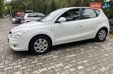 Хэтчбек Hyundai i30 2009 в 