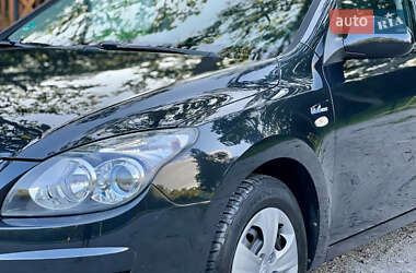 Хэтчбек Hyundai i30 2009 в 