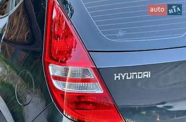 Хэтчбек Hyundai i30 2009 в 