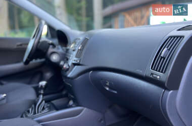 Хэтчбек Hyundai i30 2009 в 