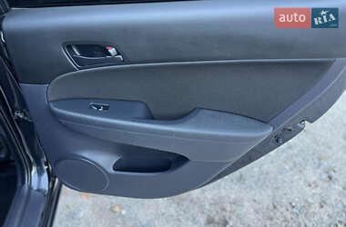Хэтчбек Hyundai i30 2009 в 