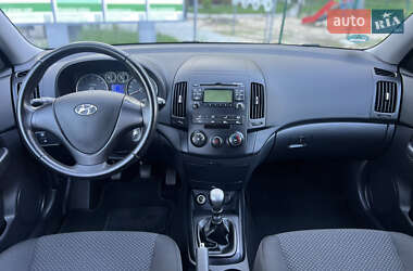 Хэтчбек Hyundai i30 2009 в 
