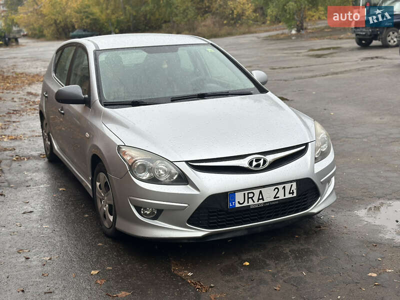 Хэтчбек Hyundai i30 2011 в Сумах