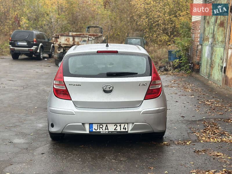 Хэтчбек Hyundai i30 2011 в Сумах