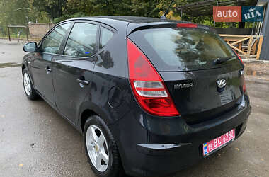 Хэтчбек Hyundai i30 2009 в 
