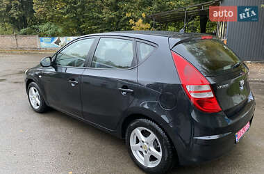 Хэтчбек Hyundai i30 2009 в 