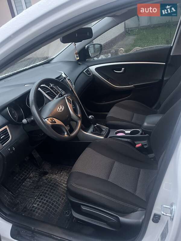 Хетчбек Hyundai i30 2013 в Полонному