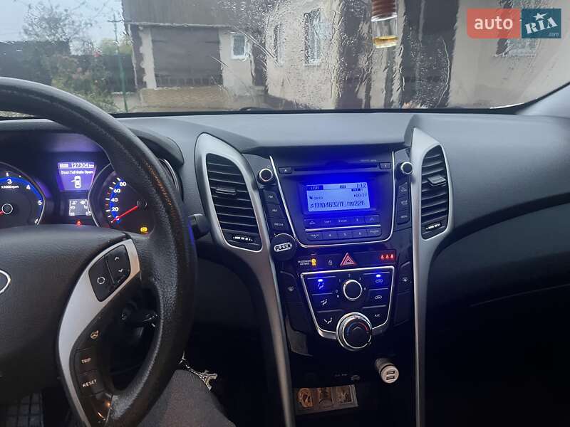 Хетчбек Hyundai i30 2013 в Полонному