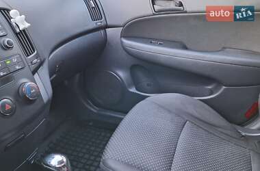 Хэтчбек Hyundai i30 2011 в 