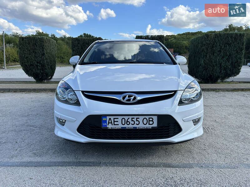 Хетчбек Hyundai i30 2010 в Дніпрі
