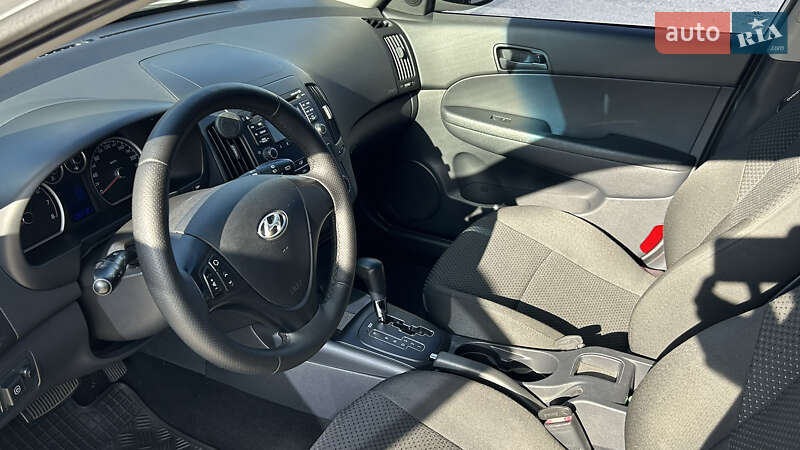 Хетчбек Hyundai i30 2010 в Дніпрі