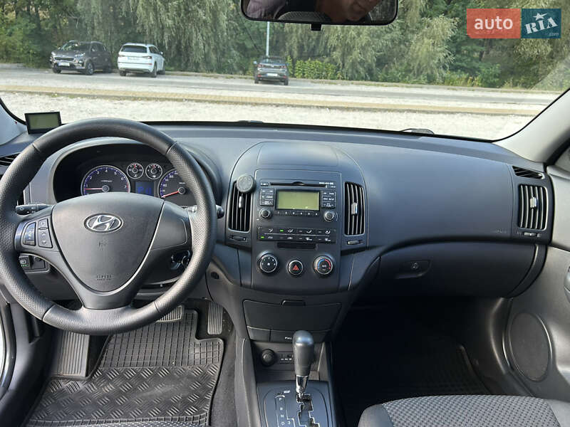 Хетчбек Hyundai i30 2010 в Дніпрі
